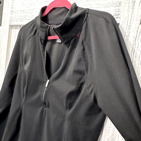 Black athletic half zip top with mesh details! Size XL - Picture 2 of 4